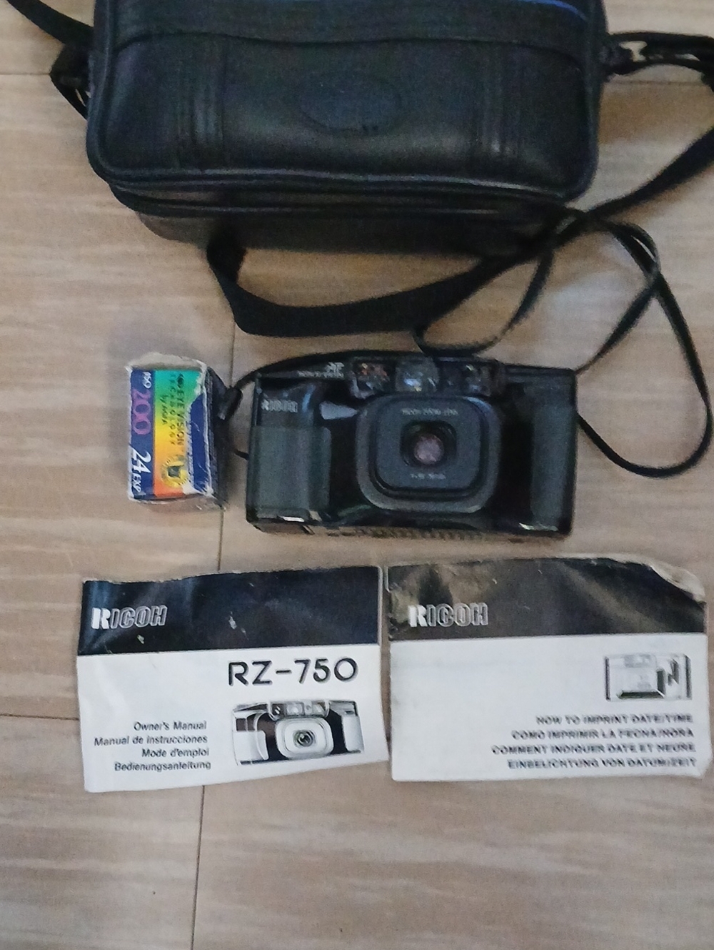 RZ-750 Compact 35mm Film Camera - Black